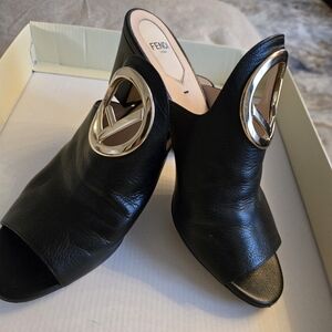 Fendi leather sandals size 39  Made in Italy